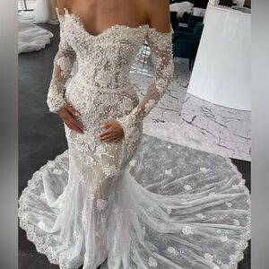 NEW $1800 Elezena Luxe White Lace Off-Shoulder Gown